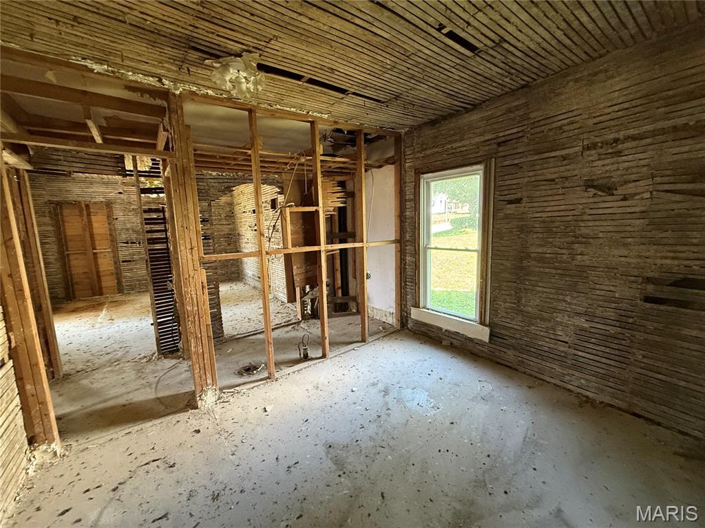 411 E Marvin Property Photo 8