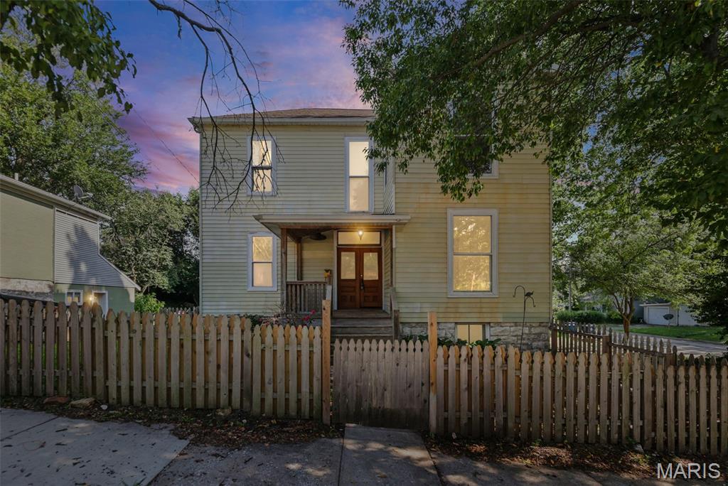 407 E 9th Street Property Photo 1
