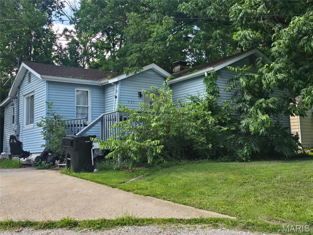 735 E Adams Street Property Photo 1