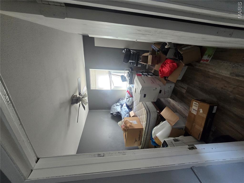 735 E Adams Street Property Photo 8