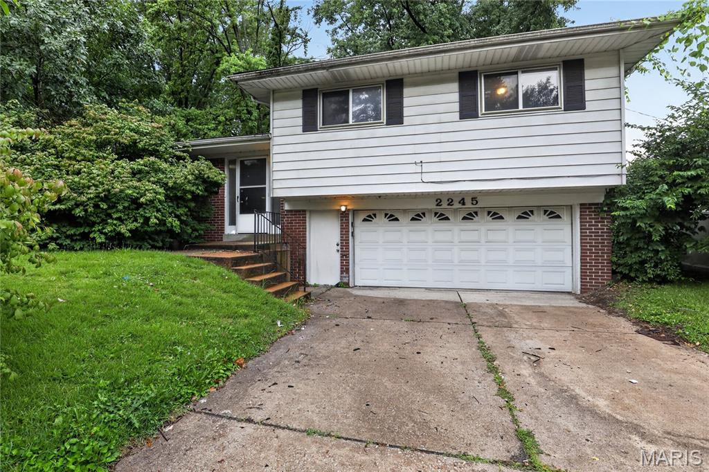 2245 N Elizabeth Avenue Property Photo 1