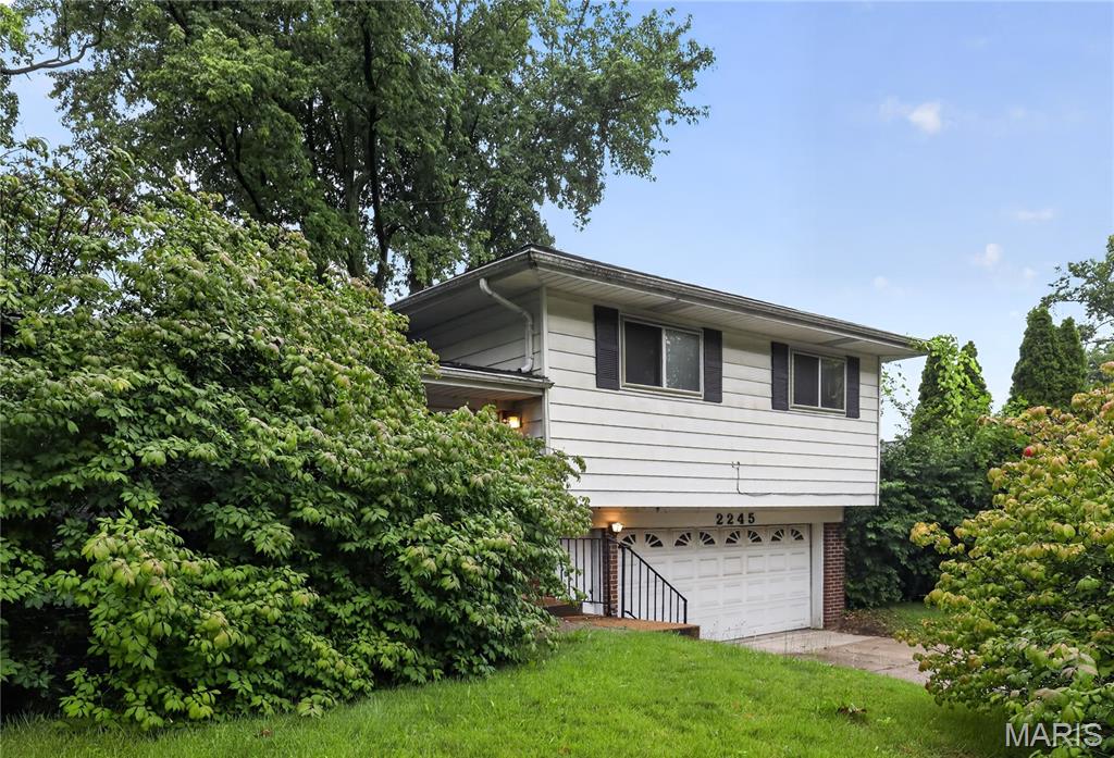 2245 N Elizabeth Avenue Property Photo 2