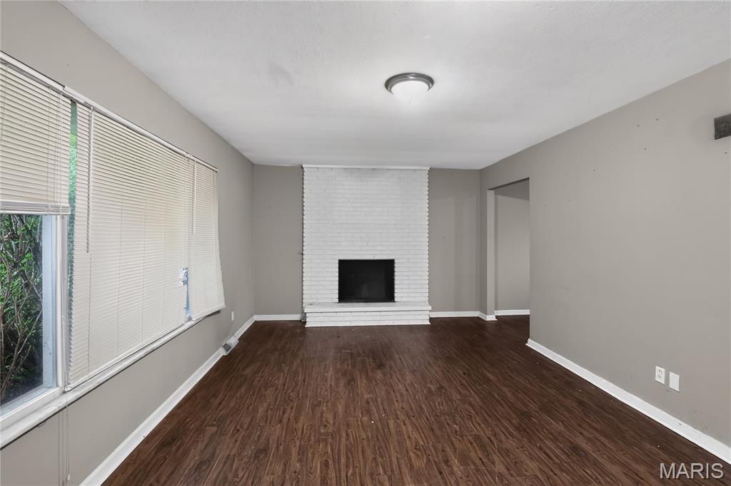 2245 N Elizabeth Avenue Property Photo 4
