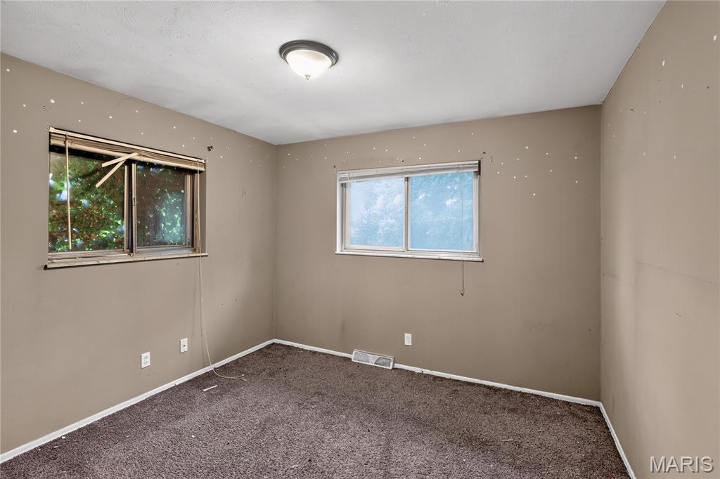 2245 N Elizabeth Avenue Property Photo 9