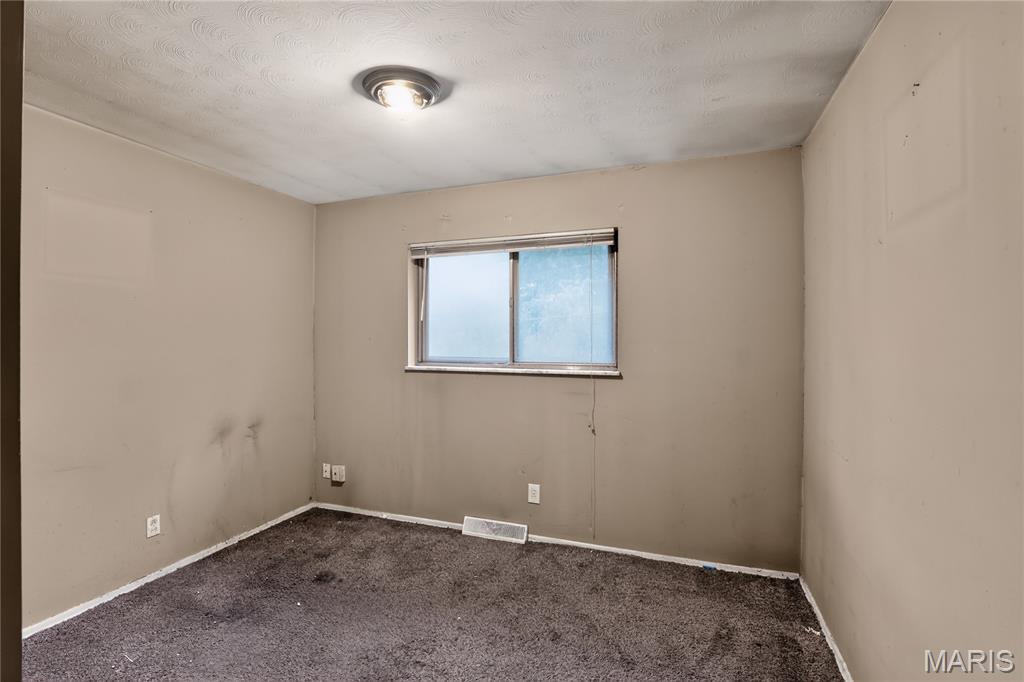 2245 N Elizabeth Avenue Property Photo 12