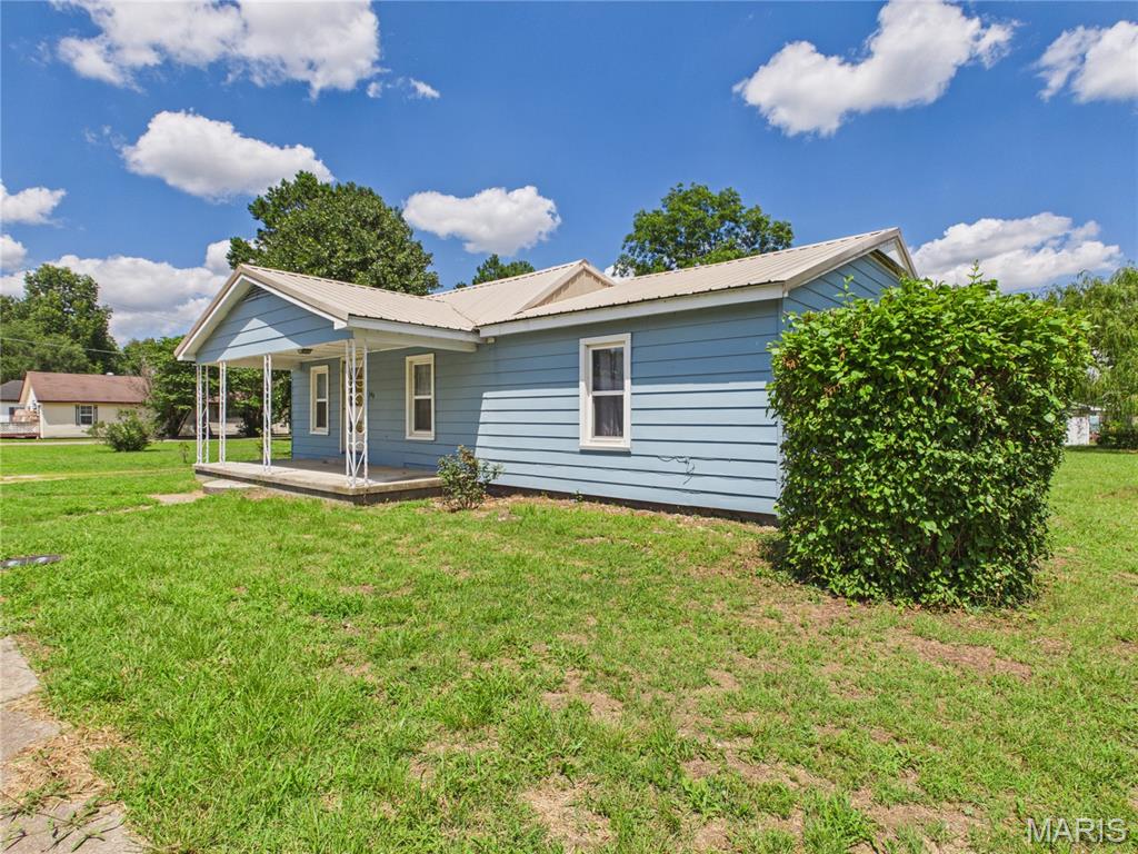 609 N Miller Street Property Photo 2