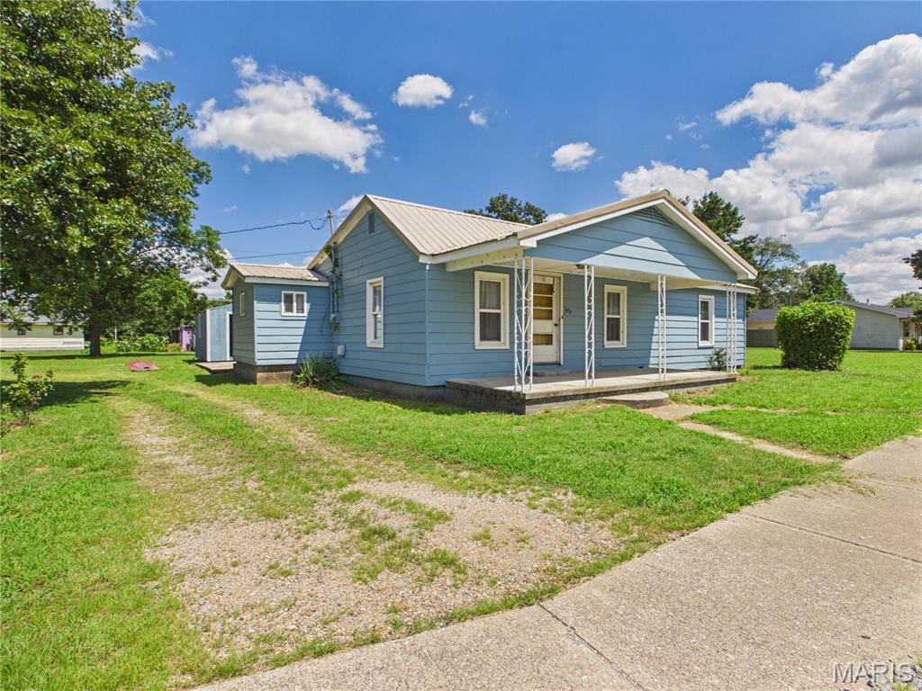 609 N Miller Street Property Photo 4