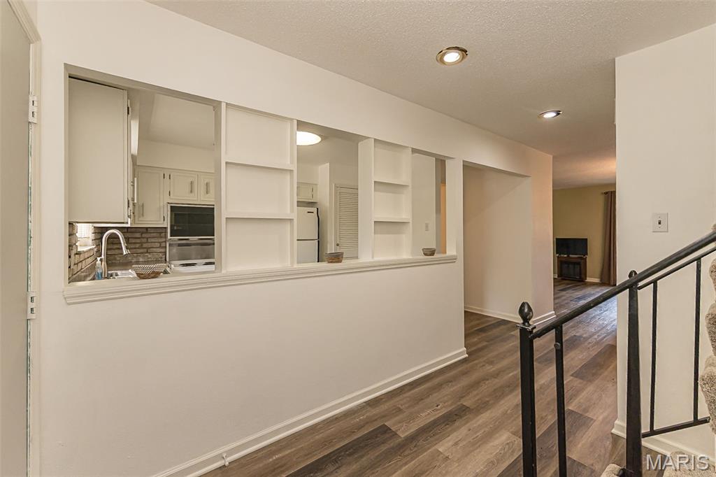4327 Chateau De Ville Drive Property Photo 3