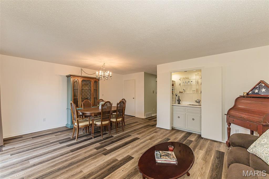 4327 Chateau De Ville Drive Property Photo 13