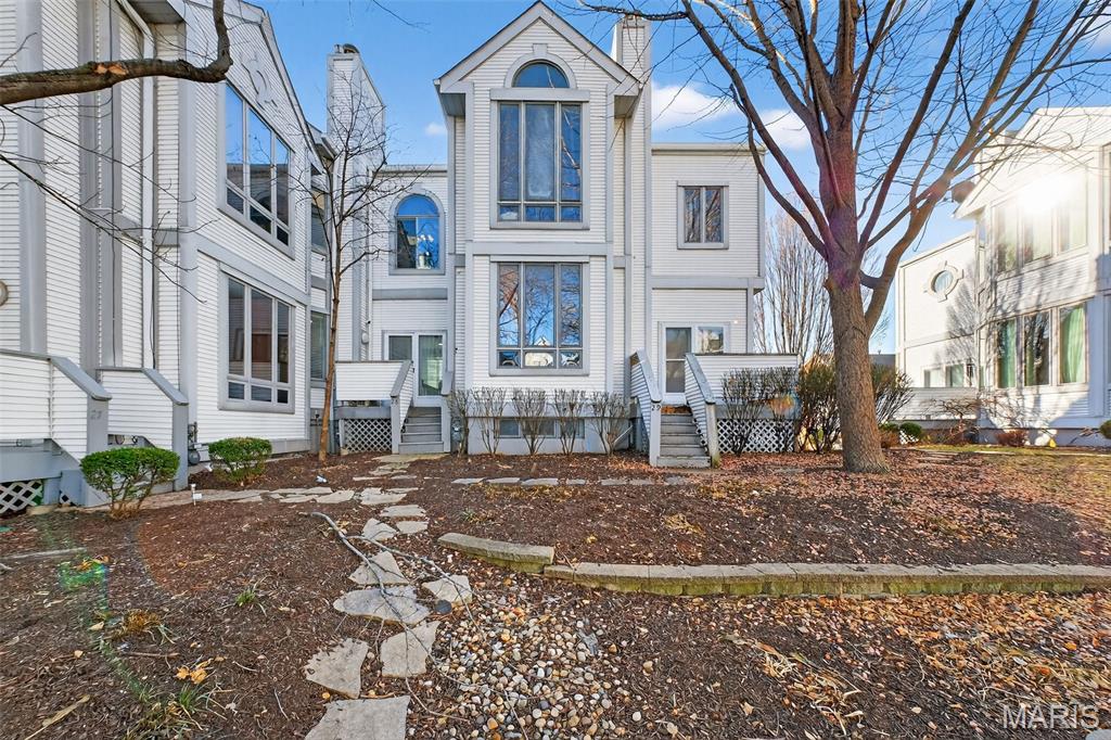 28 Columbus Square Drive Property Photo 1