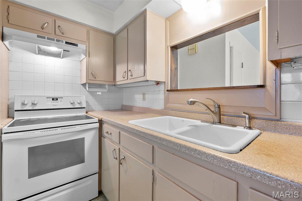 2400 Albert Rasche Drive Property Photo 7