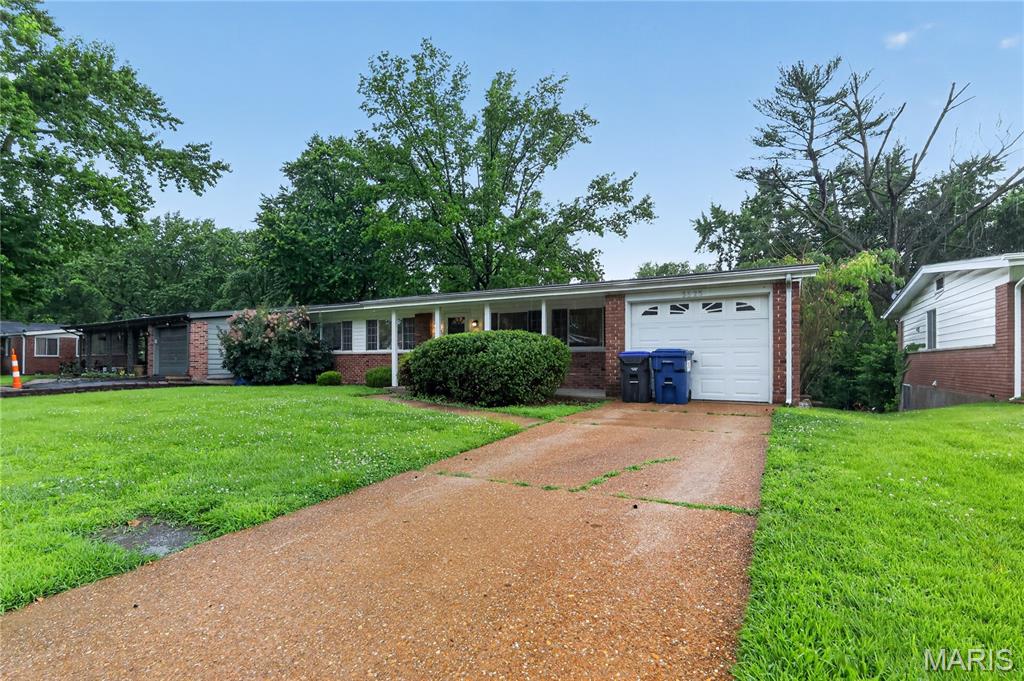 3625 Hambletonian Drive Property Photo 3