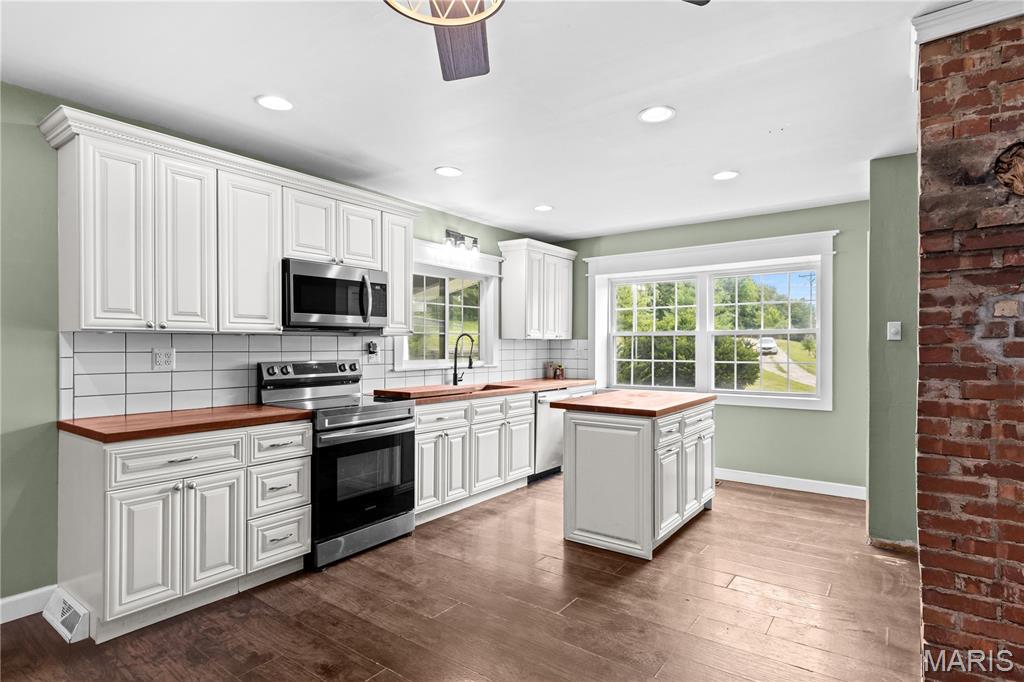 2257 S Highway W Property Photo 11