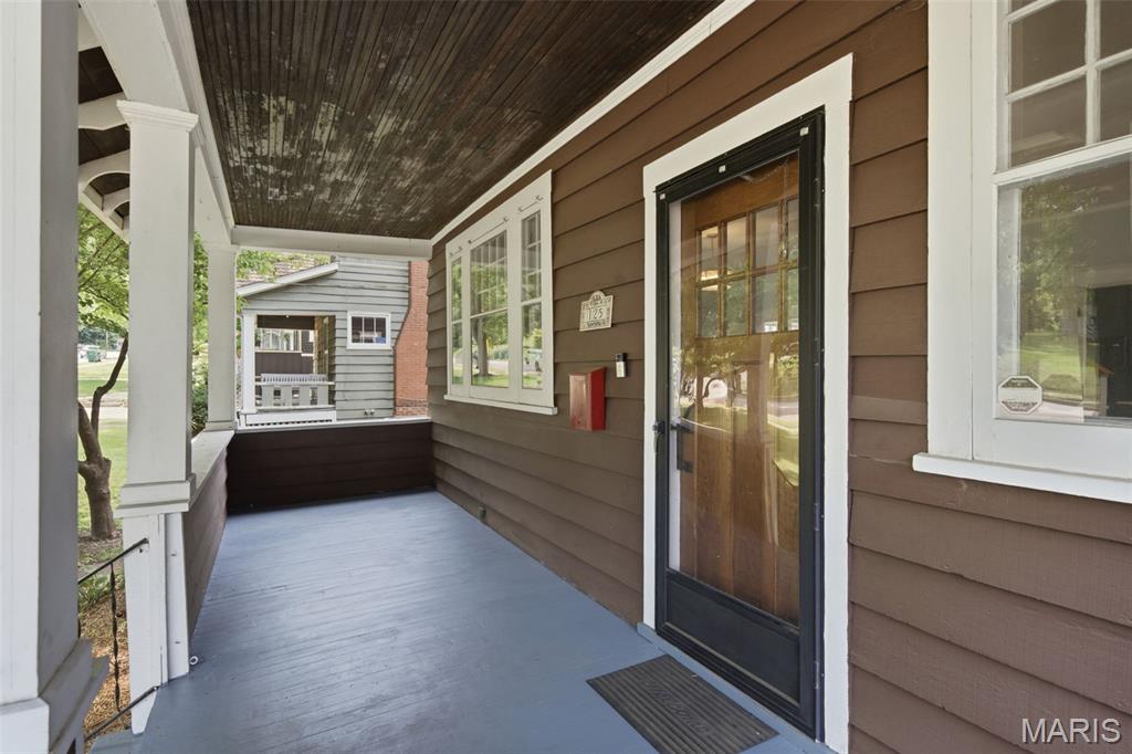 125 S Elm Avenue Property Photo 6