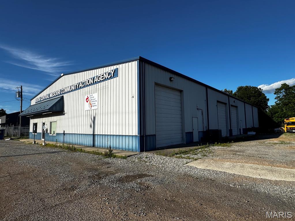 1716 S Broadway Street Property Photo 4