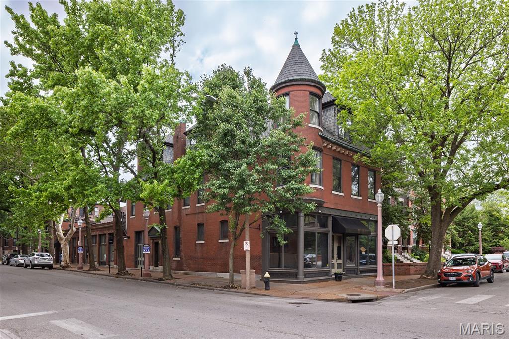 4400 Laclede Avenue Property Photo 1