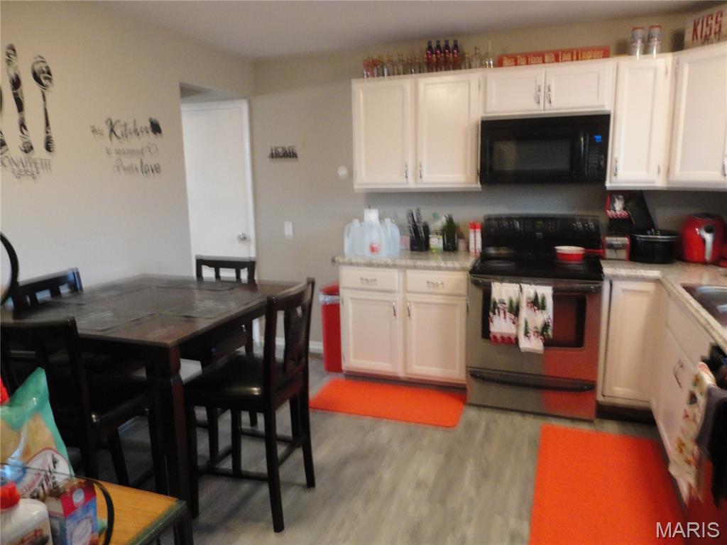 2240 Windsor Drive Property Photo 3