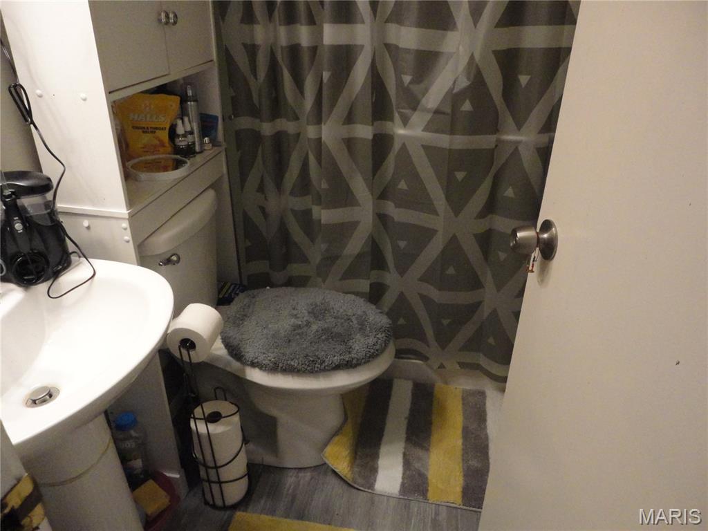 2240 Windsor Drive Property Photo 9
