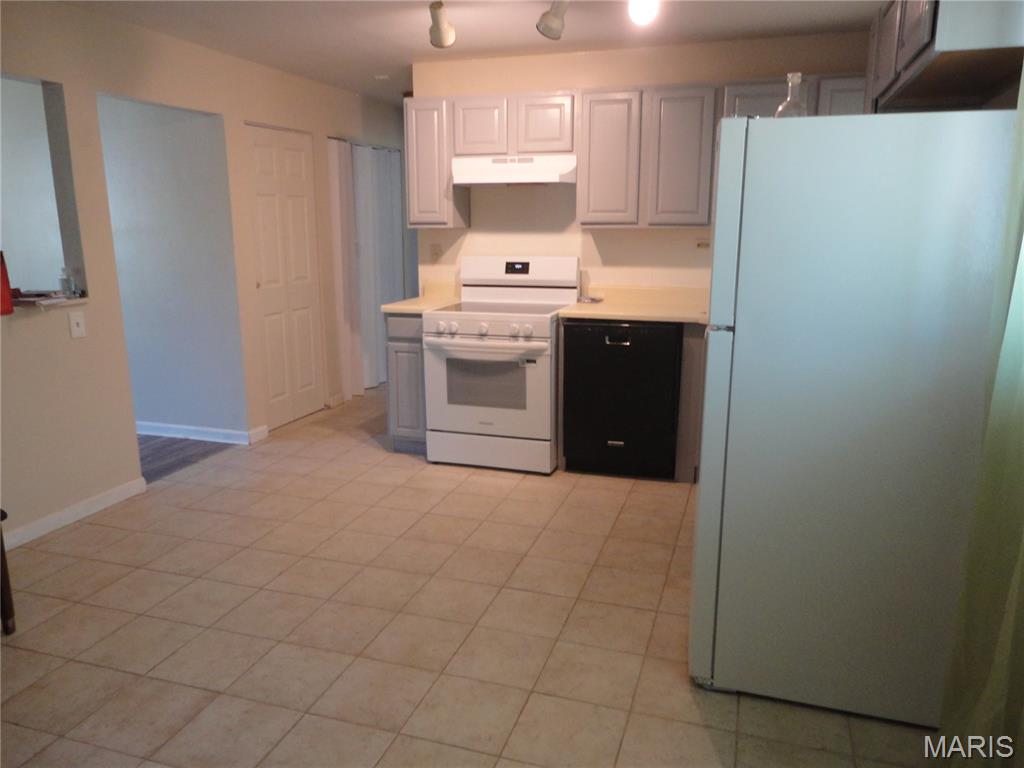 10323 Varnum Drive Property Photo 7