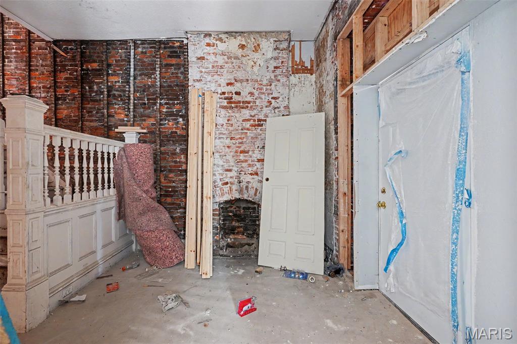 3067 Marcus Avenue Property Photo 4