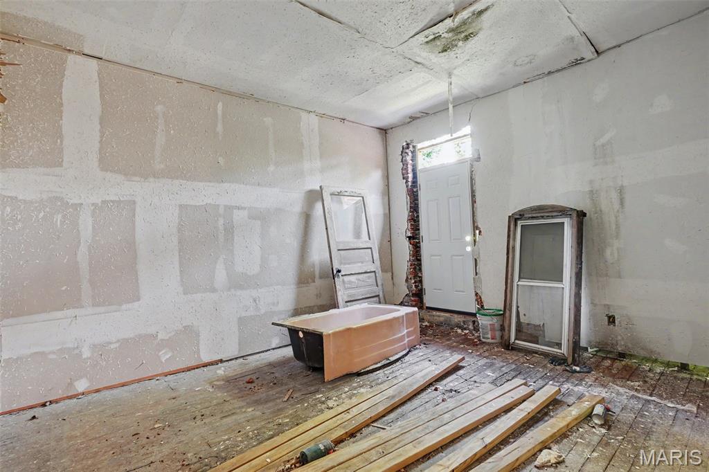 3067 Marcus Avenue Property Photo 17