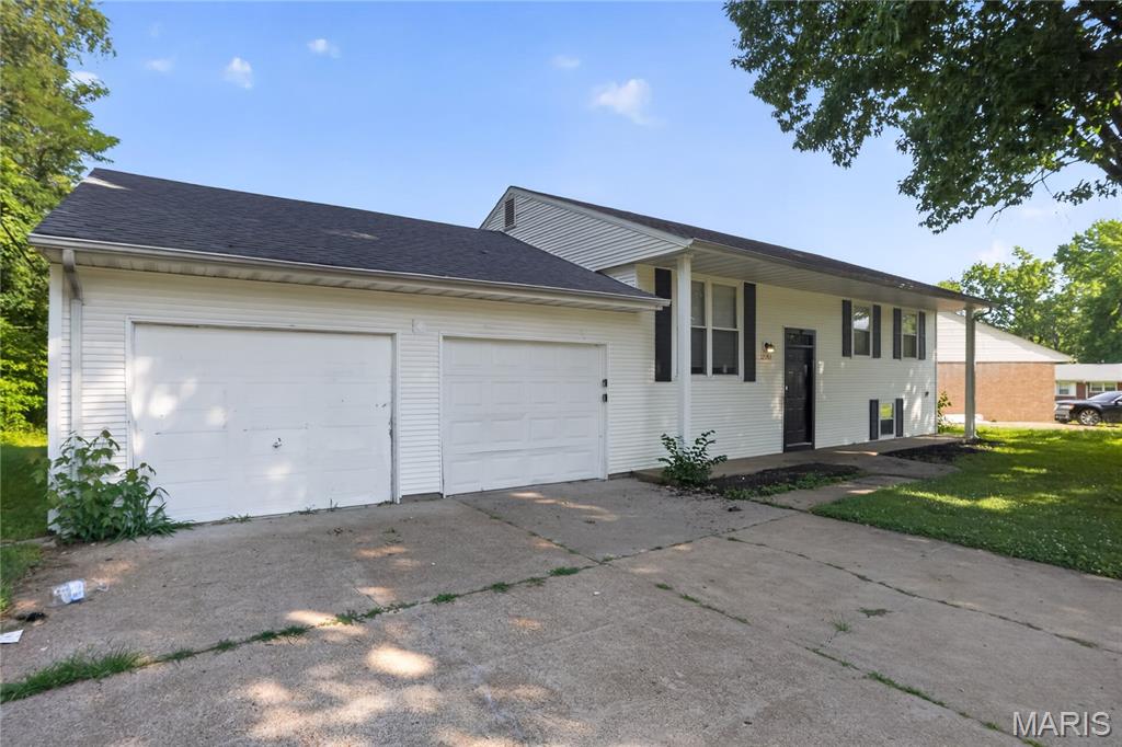 12083 Garden Lane Property Photo 2