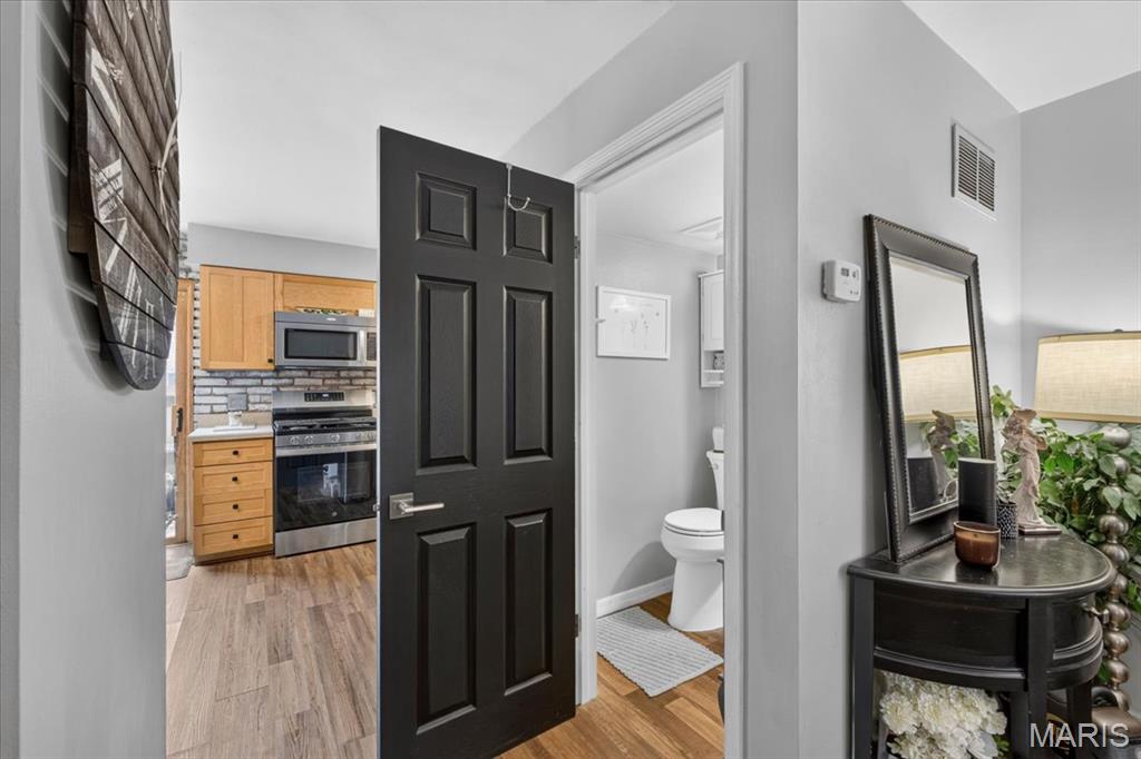 7903 Royal Arms Court Property Photo 6