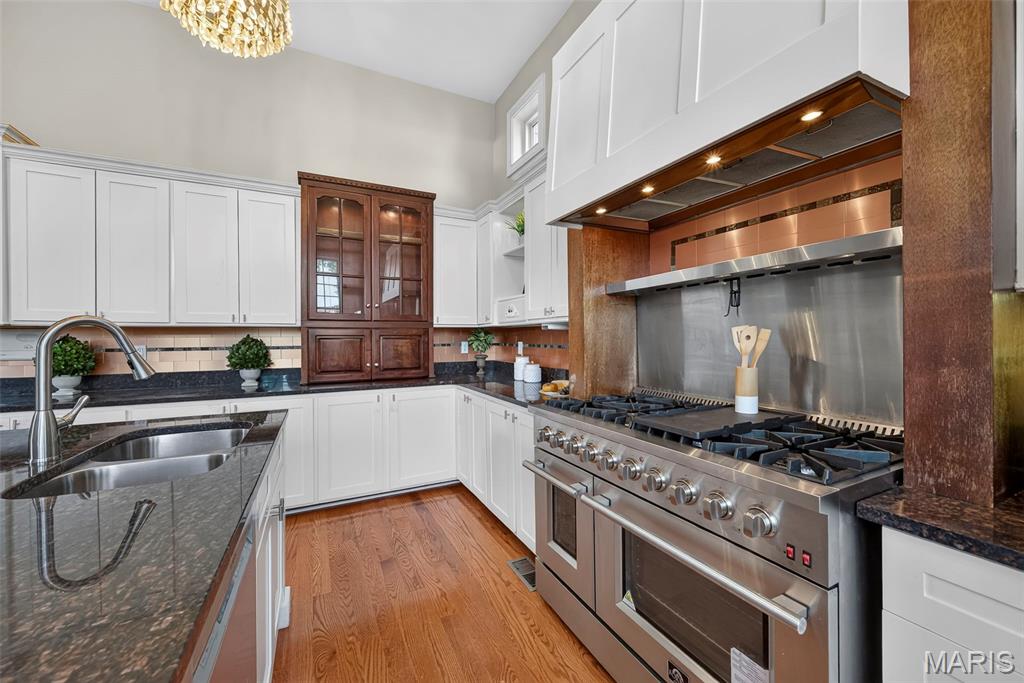 5285 Washington Place Property Photo 29