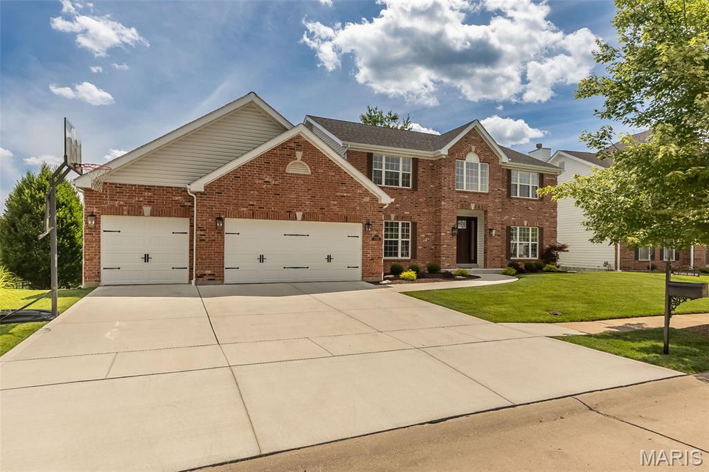 733 Castle Ridge Drive Property Photo 1
