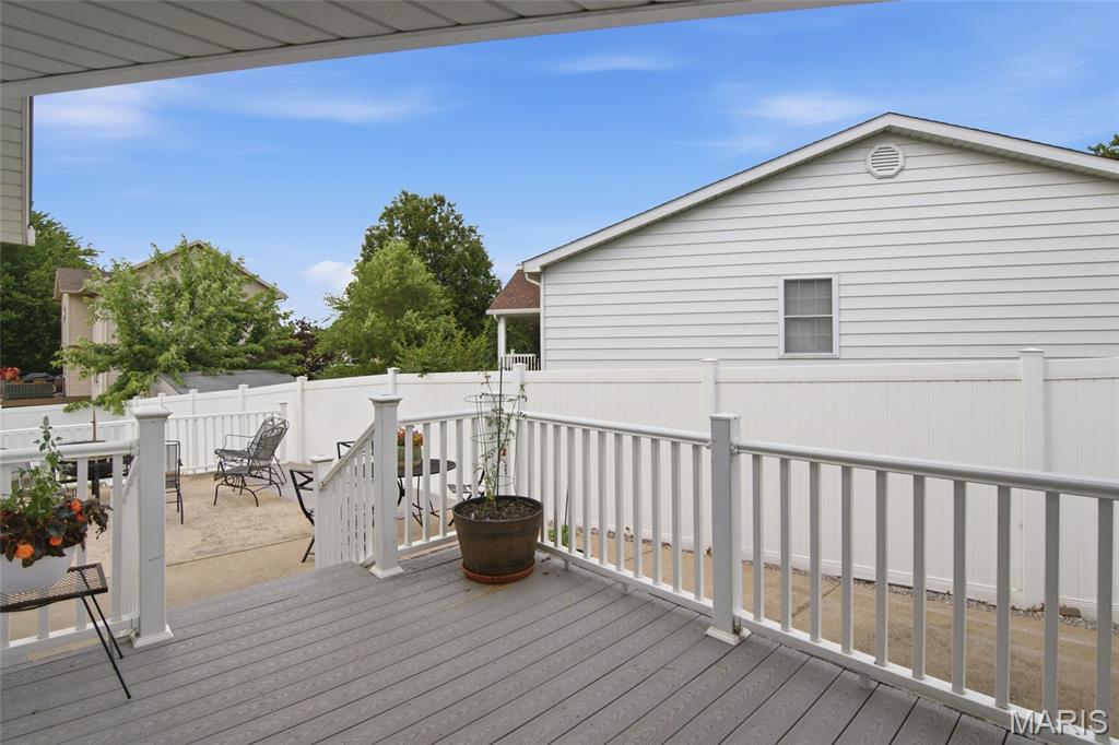 403 E Locust Street Property Photo 9