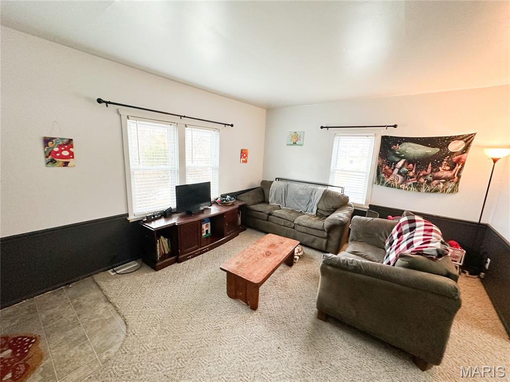 807 E 4th Street Property Photo 3