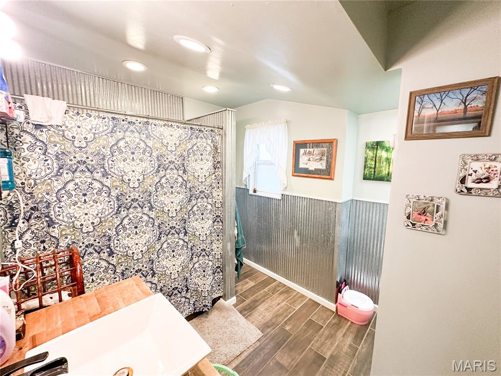 807 E 4th Street Property Photo 15