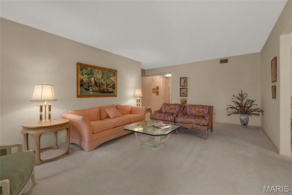 585 Coeur De Royale Drive 206 Property Photo 6