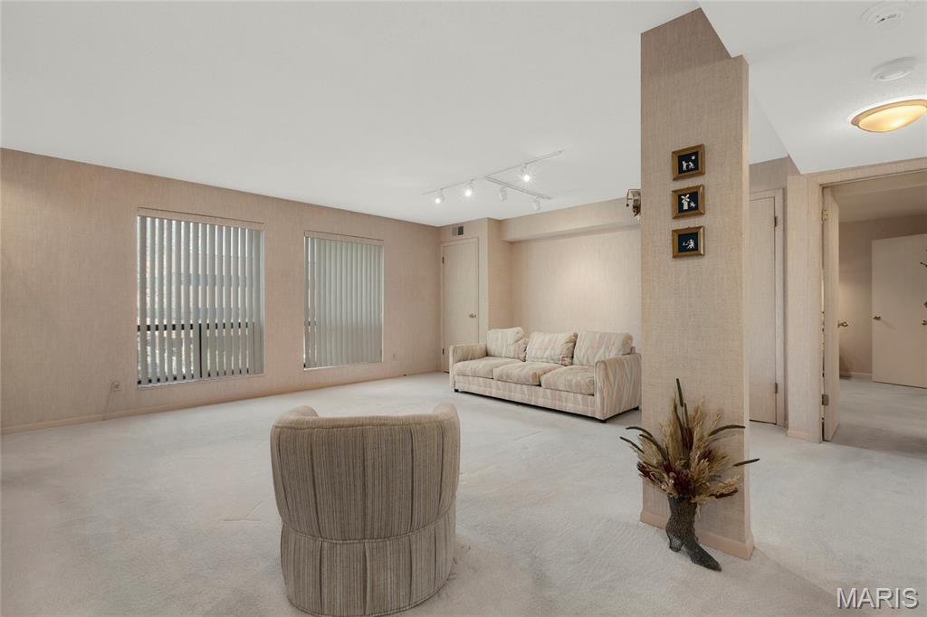 585 Coeur De Royale Drive 206 Property Photo 12