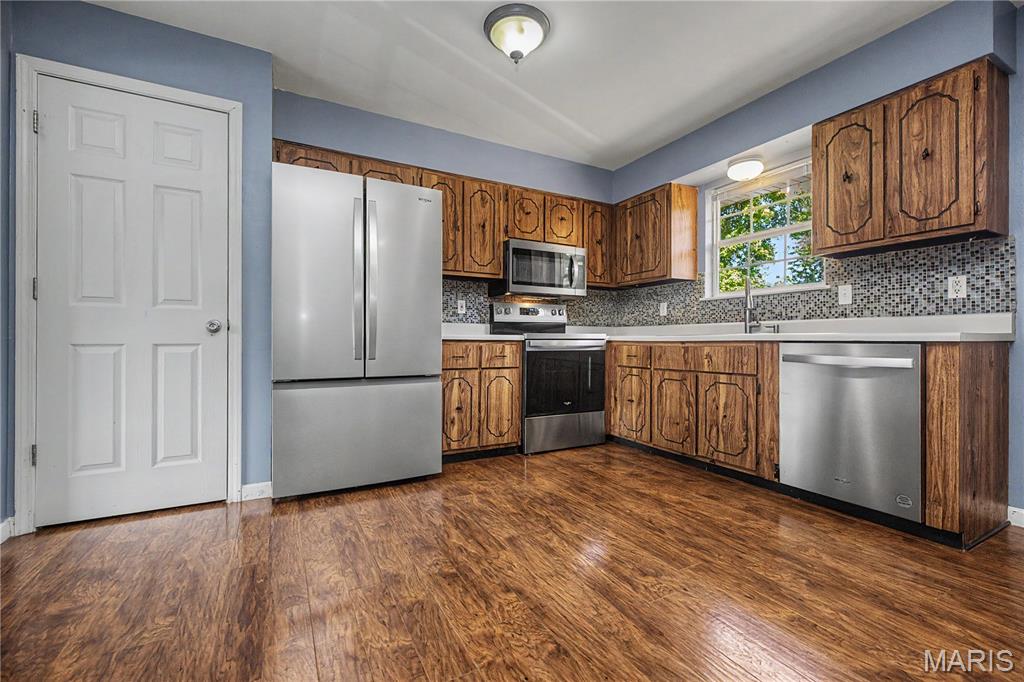 5587 Ems Road Property Photo 7