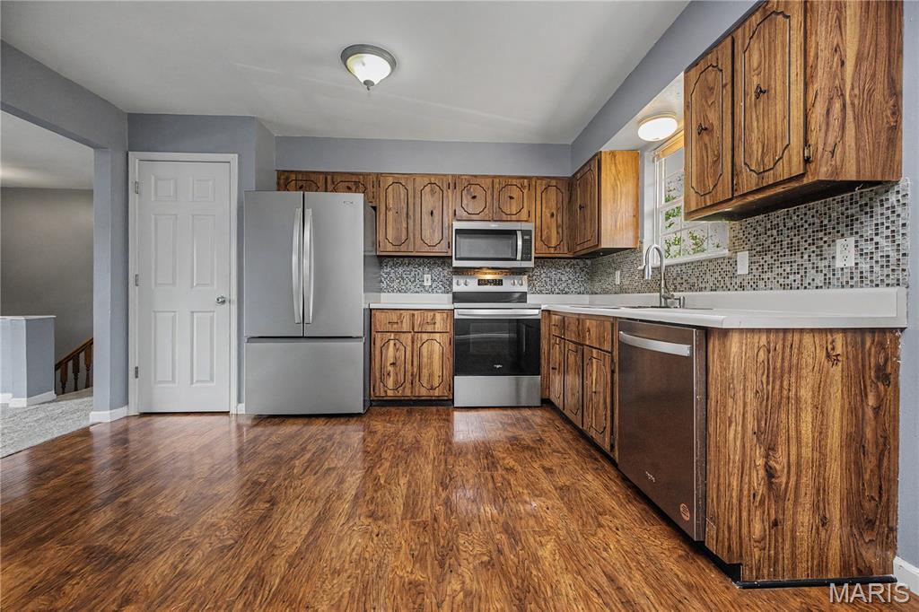 5587 Ems Road Property Photo 8