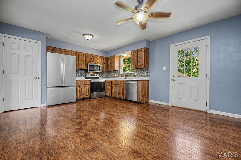 5587 Ems Road Property Photo 9