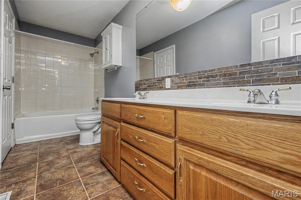 5587 Ems Road Property Photo 13