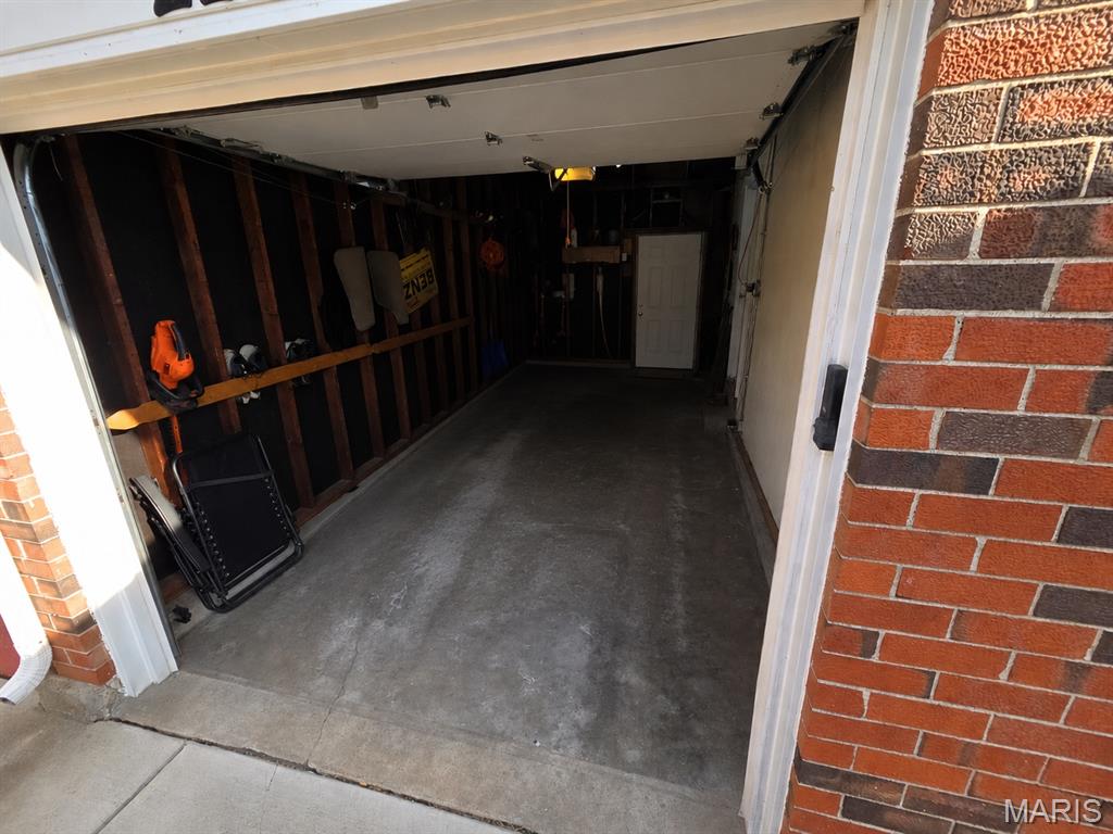 2130 Canterbury Drive Property Photo 4