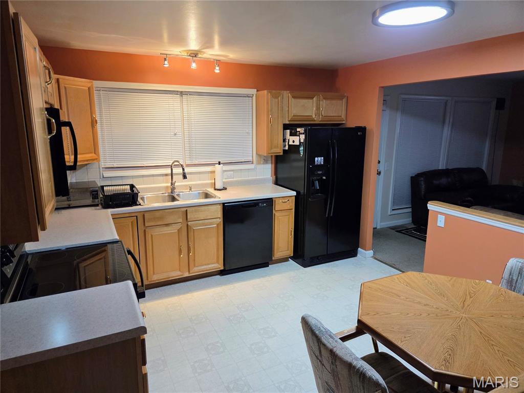 2130 Canterbury Drive Property Photo 7