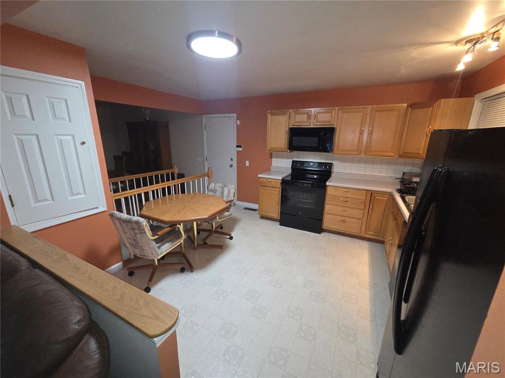 2130 Canterbury Drive Property Photo 8
