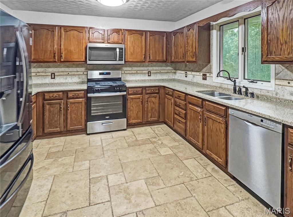4600 Hilltop Drive Property Photo 3