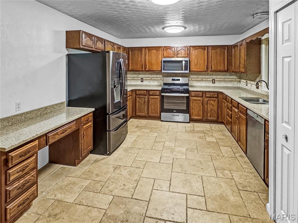 4600 Hilltop Drive Property Photo 14