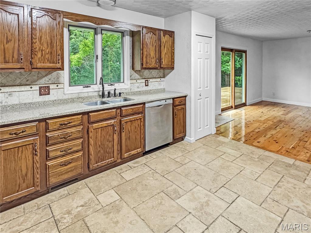 4600 Hilltop Drive Property Photo 28