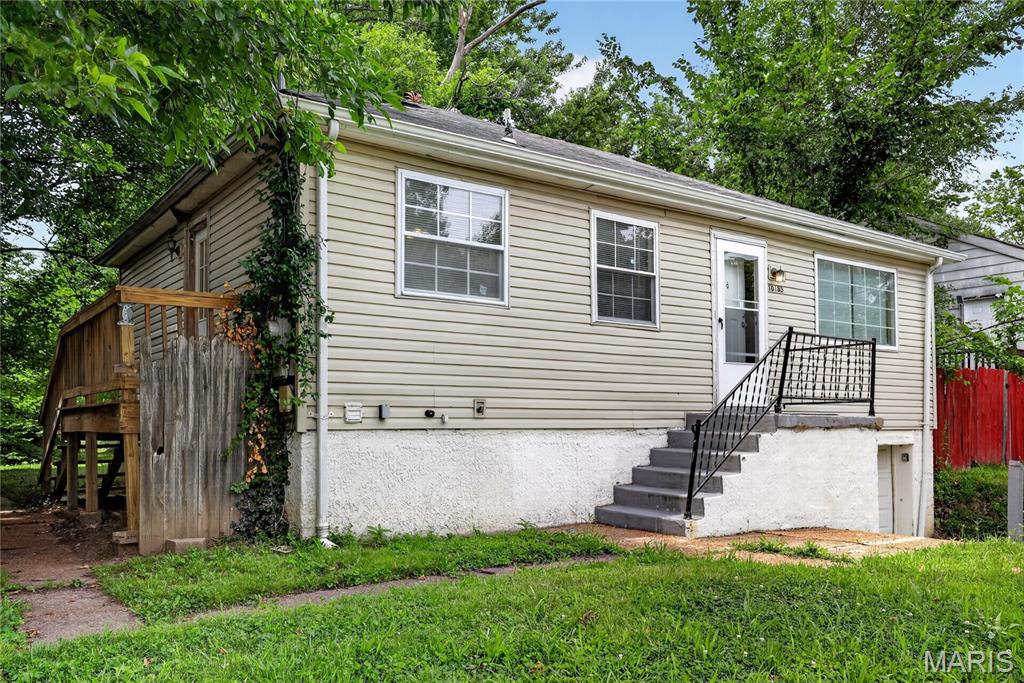 10183 Cloverdale Drive Property Photo 3