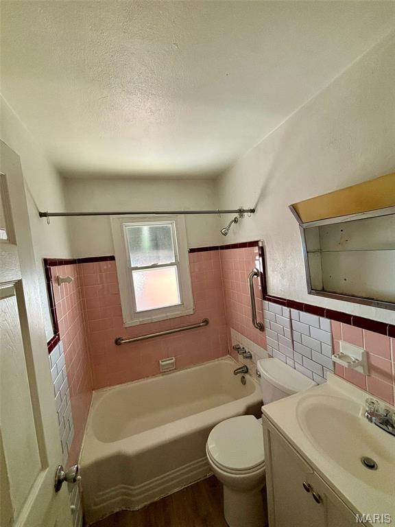 6035 Margaretta Avenue Property Photo 8