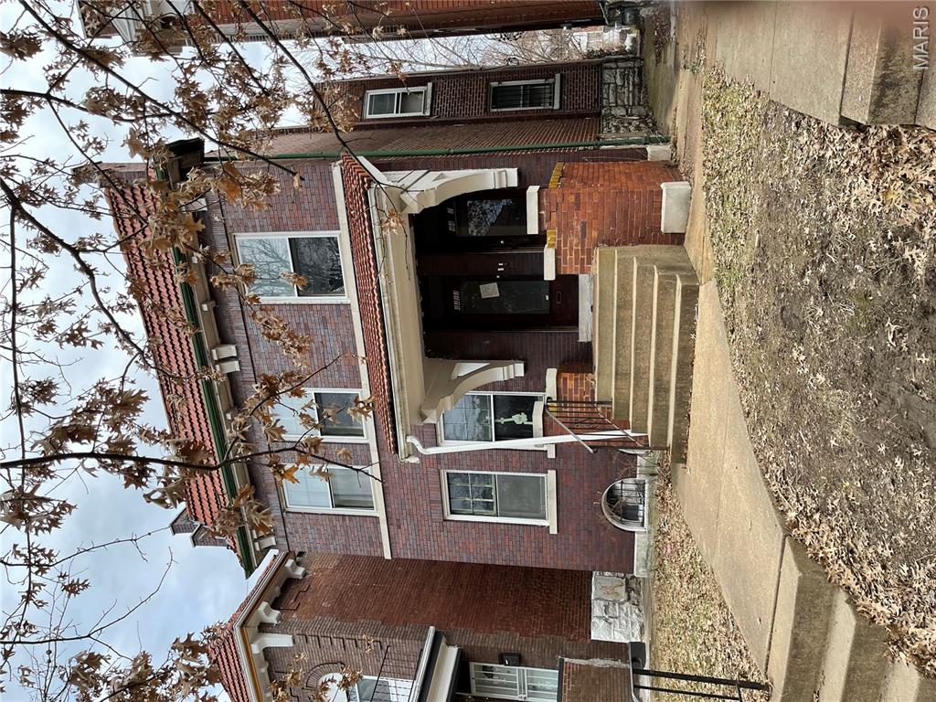 4412 Clarence Avenue Property Photo 1