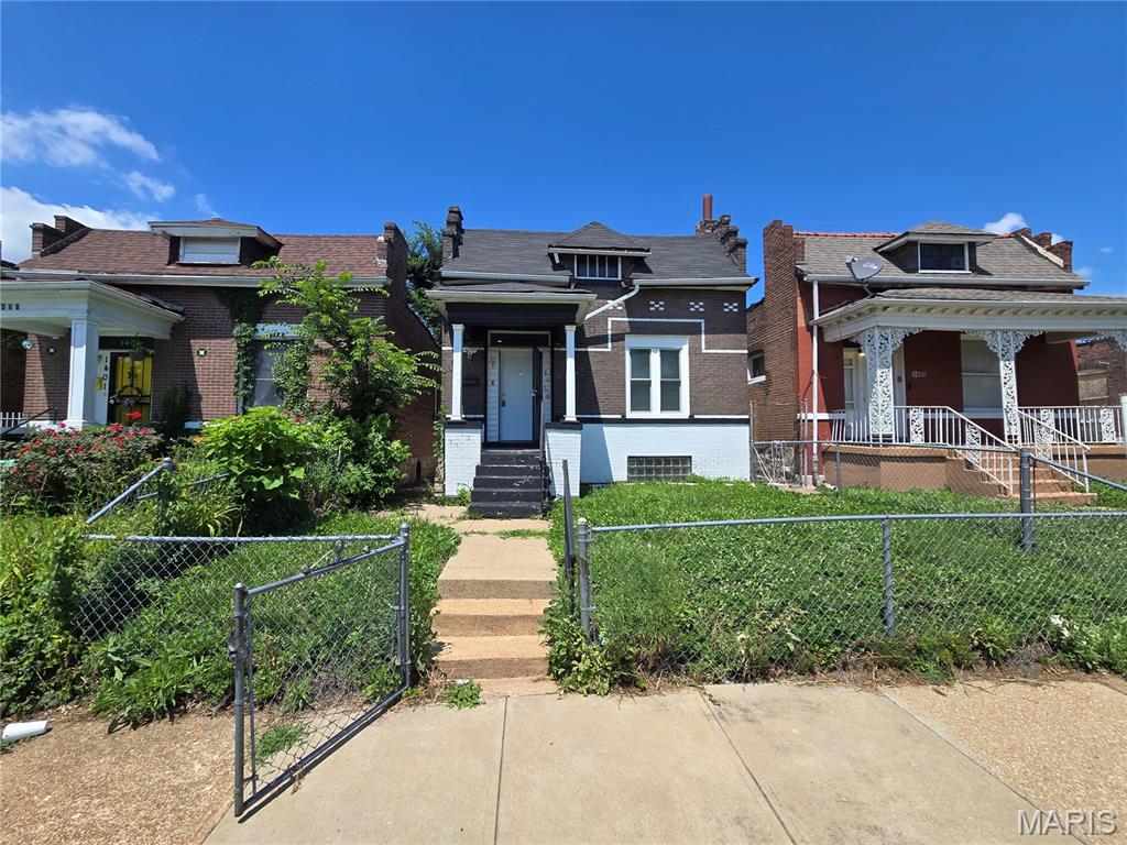 1403 Walton Avenue