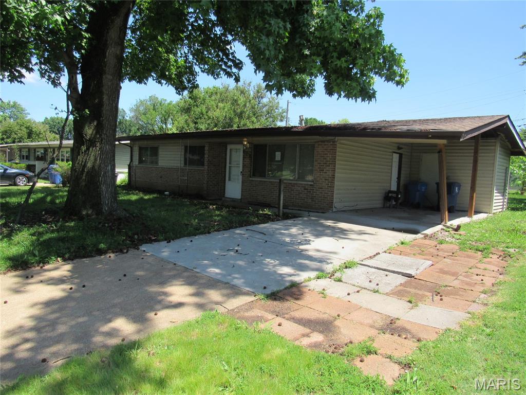 1950 Thunderbird Avenue Property Photo 1