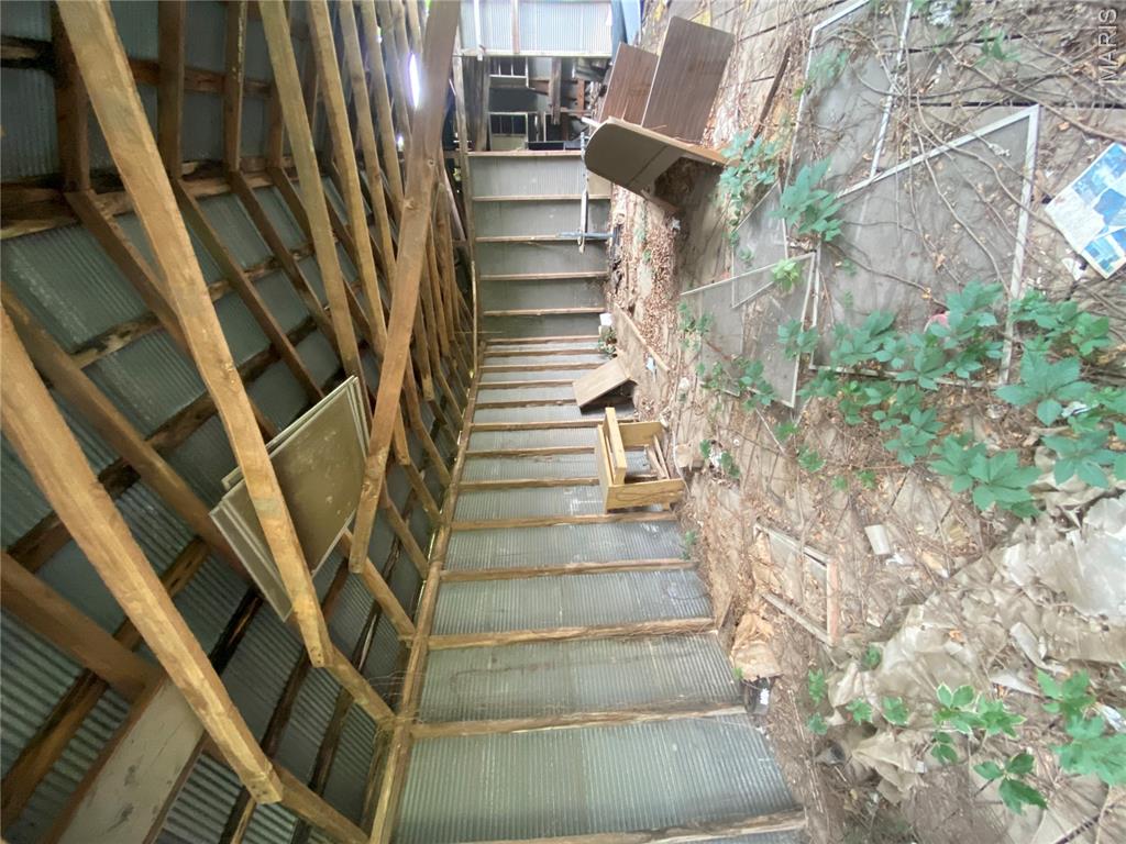 1 E Howard Property Photo 4